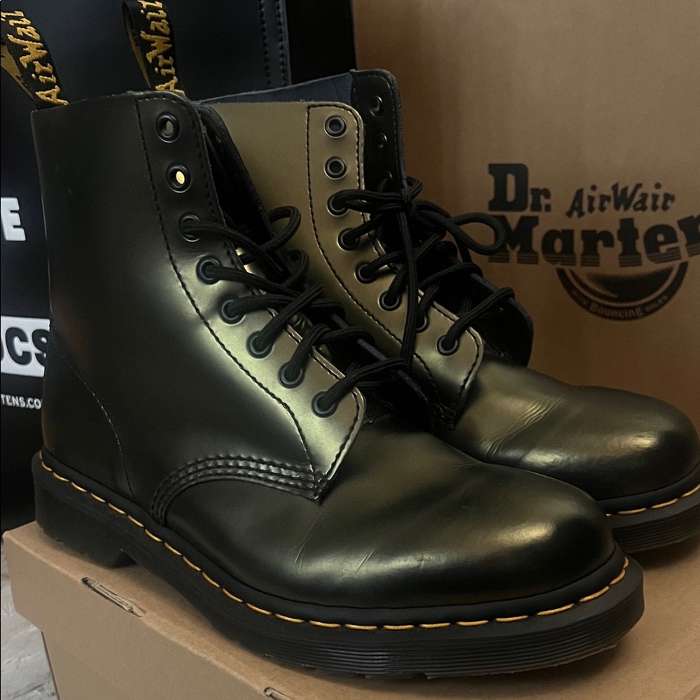 Dr. Martens Gold 1460 Boots